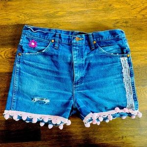 Wranglers cutoff shorts with embroidery & lace, Daisy Dukes, size 4-6